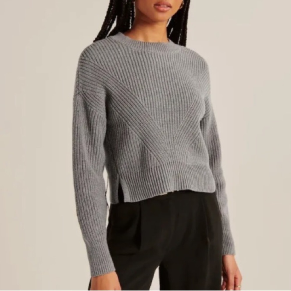 Abercrombie & Fitch Gray Crew Neck Sweater